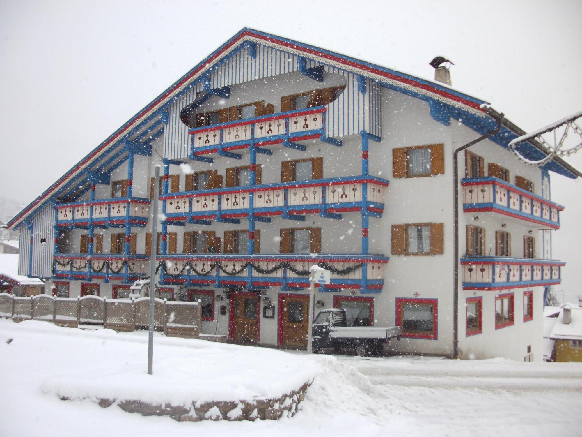 ויגו די פאסה Hotel Vael מראה חיצוני תמונה
